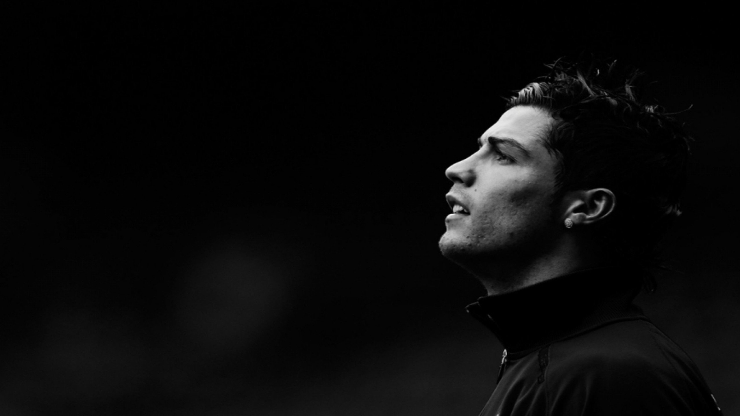 开云app下载-冰火两重天，本泽马五连胜领跑积分榜，巴黎圣日耳曼主帅恩里克深陷下课危机，冰火两重天，本泽马五连胜领跑，恩里克深陷下课危机